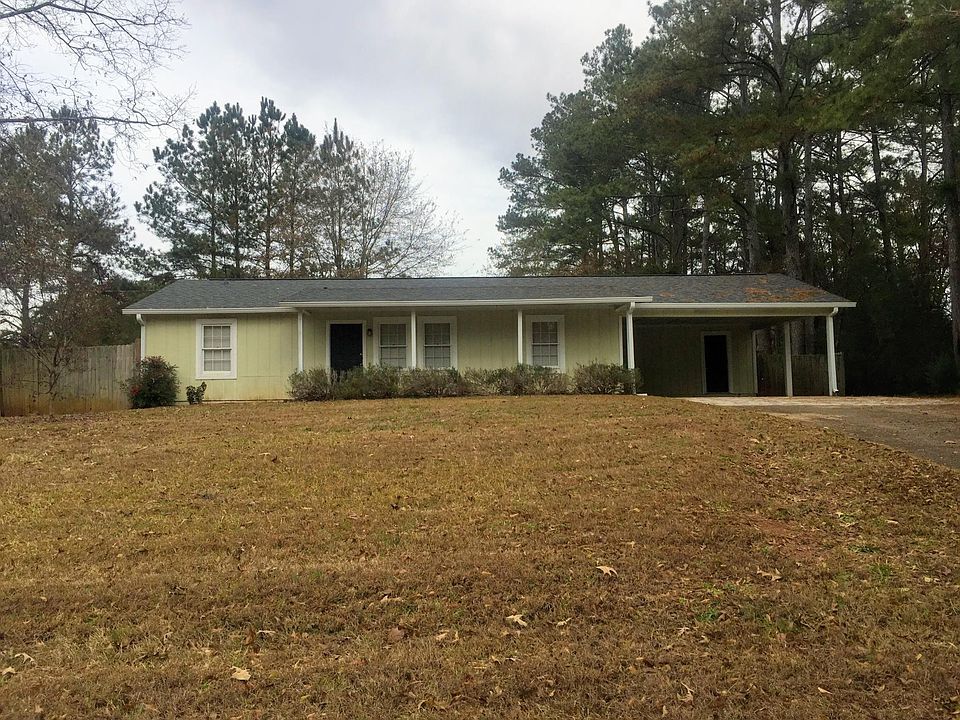 Nice home with new roof on a quiet street in Cobb County.