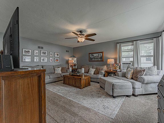 4th image of 815 3rd St