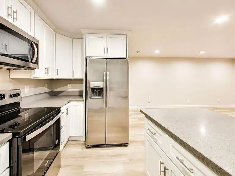 25 Devonshire Blvd #1 — Photo 3