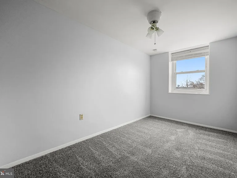 1610 Wentworth Ave — Photo 22