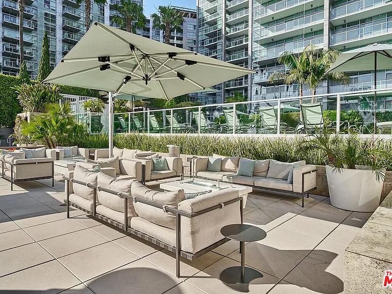 13650 Marina Pointe Dr #906 — Photo 45