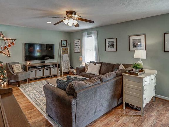 5th image of 131 Willard Way