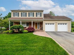 17 Evon Dr, Syosset, NY 11791