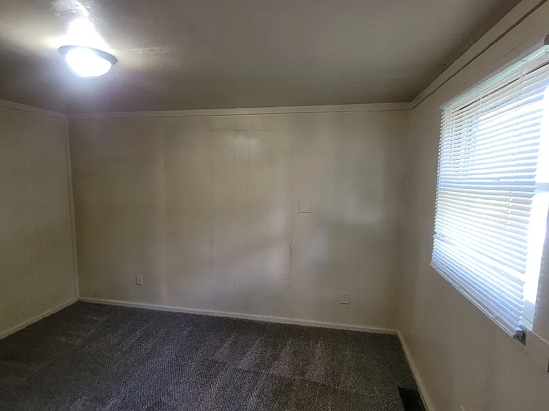1602 S Butler Ave — Photo 6