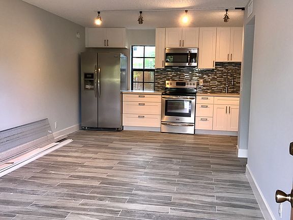 2nd image of 905 NE 28th St APT 101