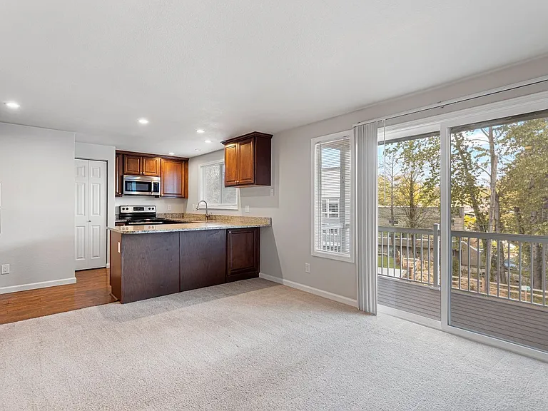 Bayshore Vista Apartments — Photo 9