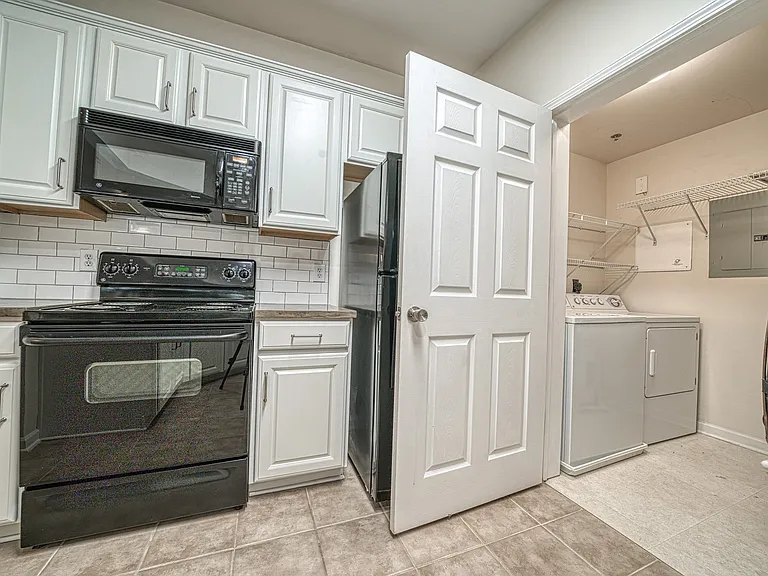 3246 Margellina Dr — Photo 33