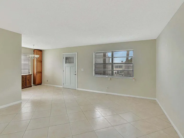 187 Normandy Ln #D — Photo 11