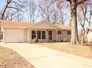 1401 Windward Ridge Dr, Saint Louis, MO 63127
