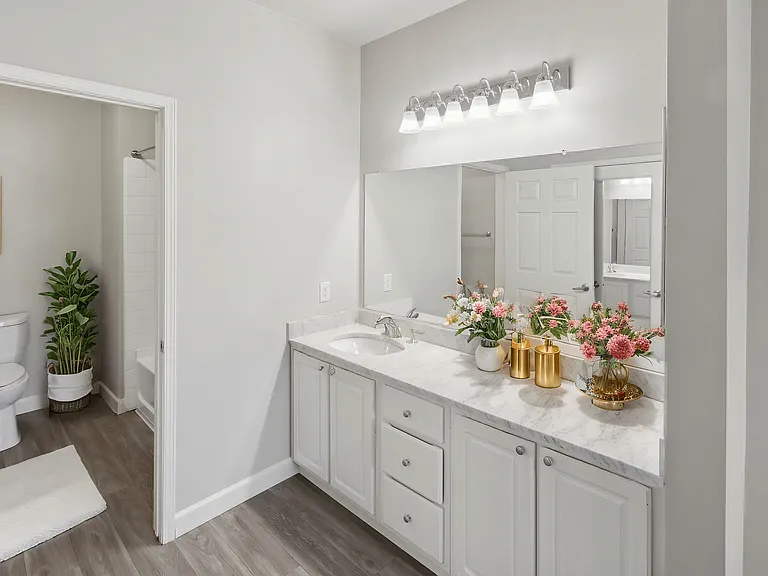 North Pointe Apartments — Photo 10