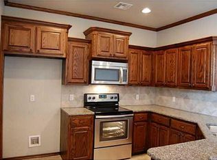 687 SW 11th St, Moore, OK 73160