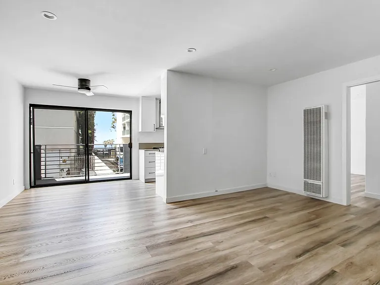 117 Pacific St. in Sant Monica - 1 block to the beach and Main St! — Photo 22