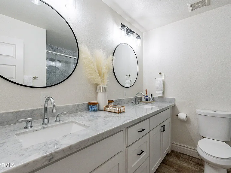 2033 E Harvard Dr — Photo 16