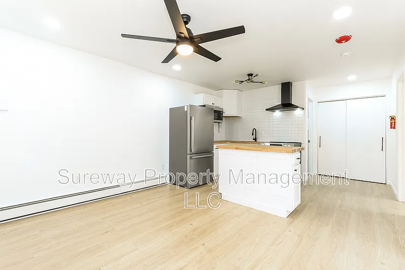 2 bed, 1.0 bath, 702 sqft, $1,700 — Photo 3