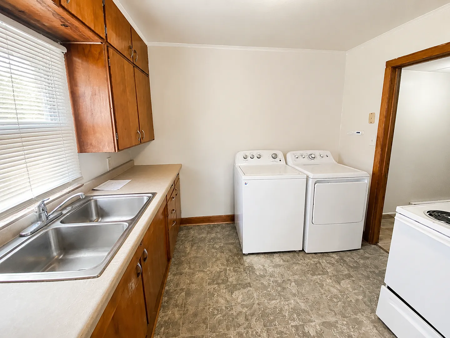 Wisconsin House Apartments — Photo 3
