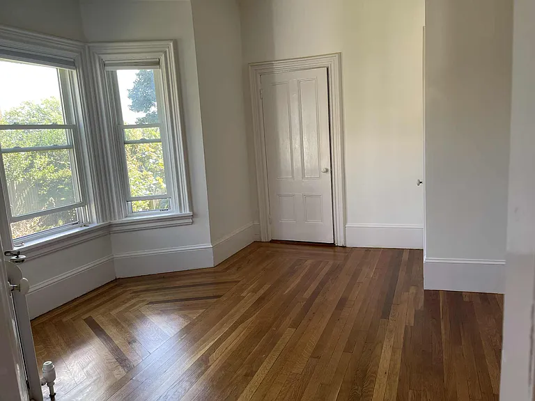 18 Indiana Ter — Photo 8