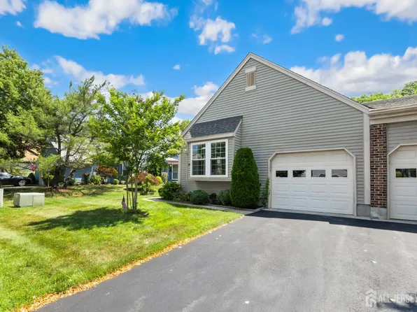 9 Melborn Dr #B, Monroe Township, NJ 08831