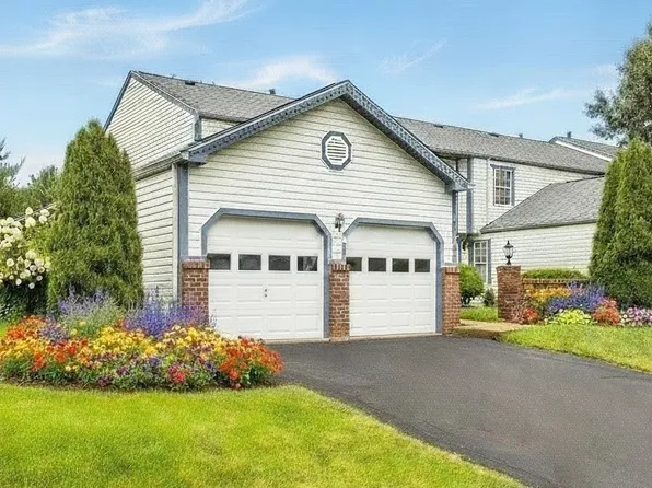 1112 Concord Dr, Lawrence, PA 15055