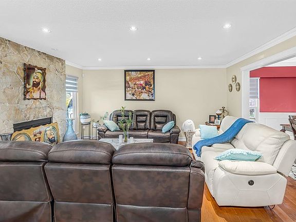 4th image of 11802 80a Ave