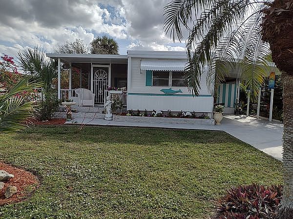 1st image of 14 Saint Tropez Dr