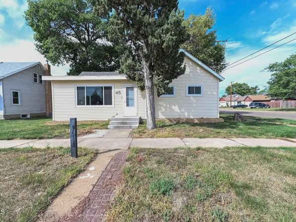 45 9th Ave W, Dickinson, ND 58601