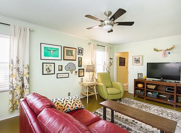 3rd image of 704 W 86th St