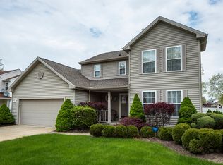 8051 Oak Tree Dr, Lorain, OH 44053