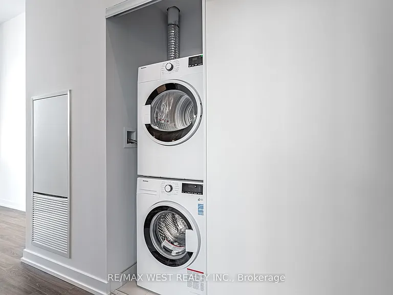 20 Edward St #403 — Photo 9