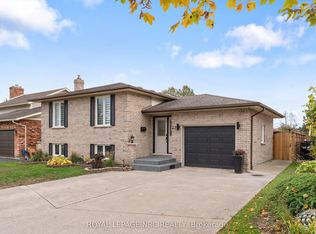 37 W Farmington Dr, Saint Catharines, ON L2S 3G1