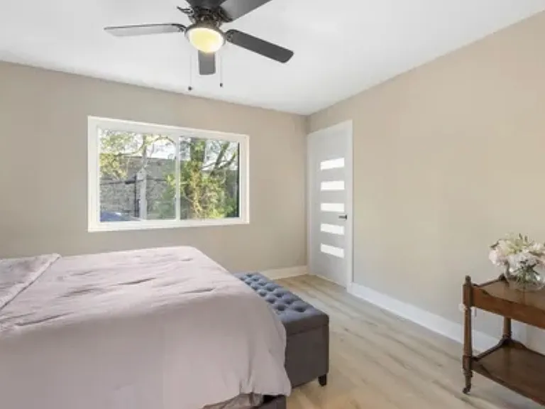 5901 W Erie St — Photo 12