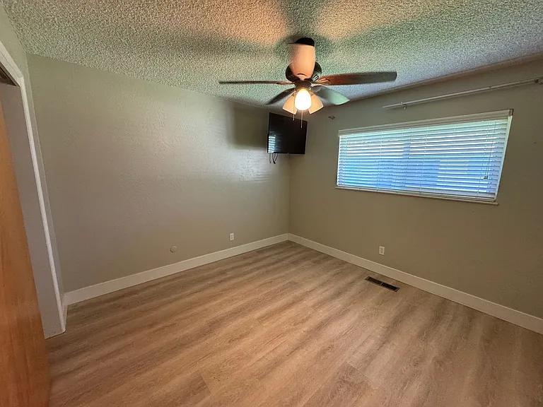 970 N Villa Ave #4 — Photo 14