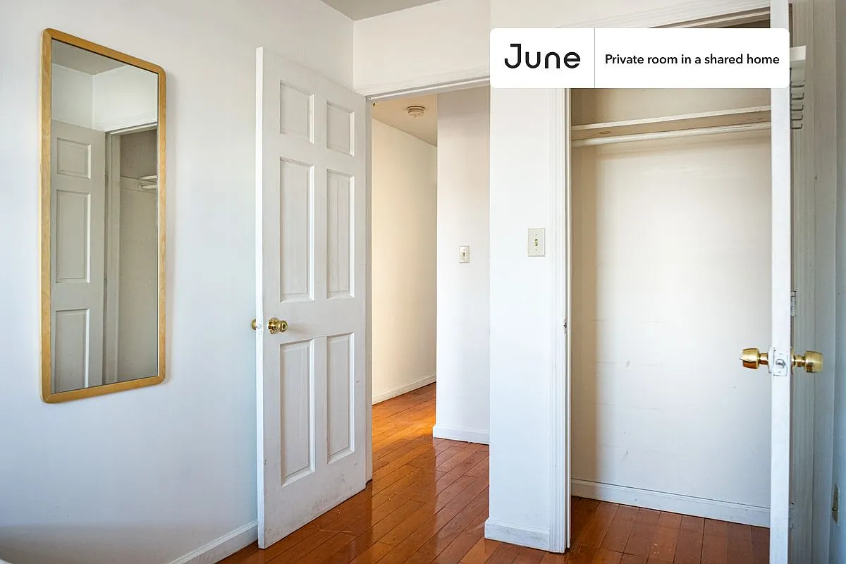 Queen bedroom in 2 bed/2 bath home in Fort Greene #1822 A — Photo 3