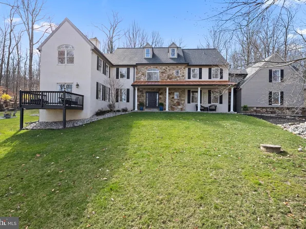 4 Heatherwood Dr, Malvern, PA 19355