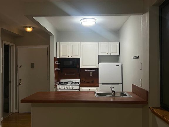 2nd image of 375 E 10th St APT 3b