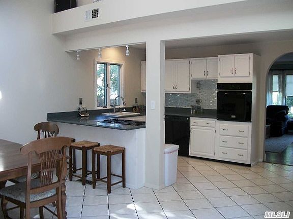 2nd image of 112 Pequot Ln