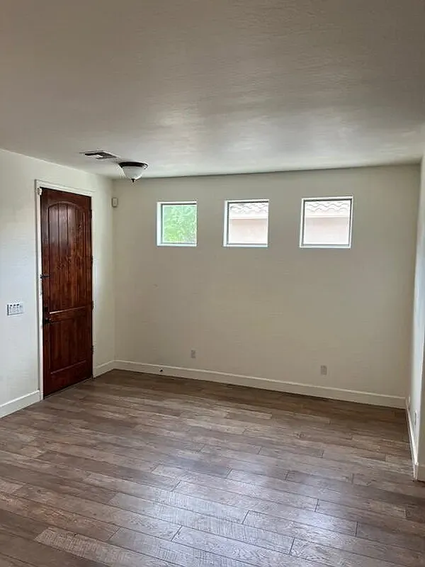 4 bed, 2200 sqft, $2,800 — Photo 4