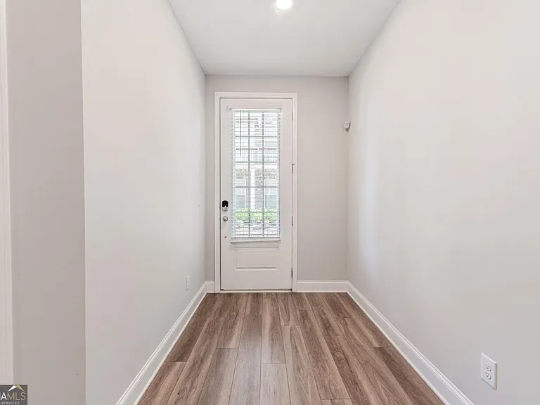 5051 Pinckney Ln — Photo 2