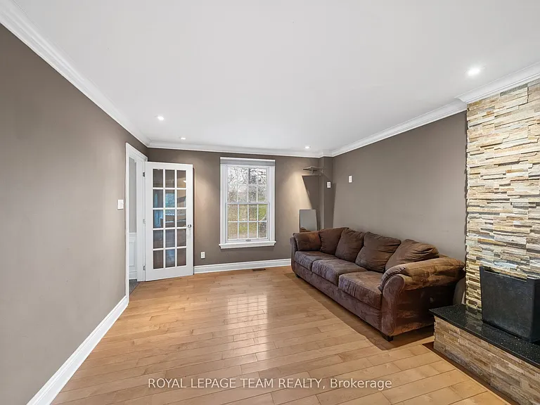 3162 Woodroffe Ave — Photo 13
