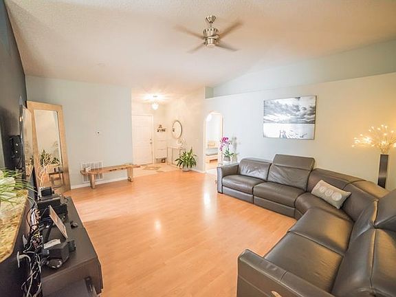 2nd image of 263 Pleasant Gardens Dr