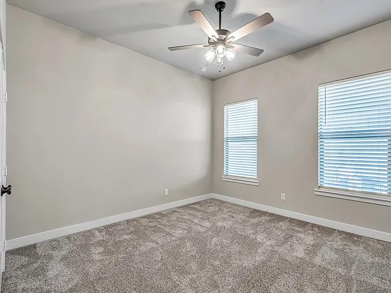 2405 Bastrop Ave — Photo 40