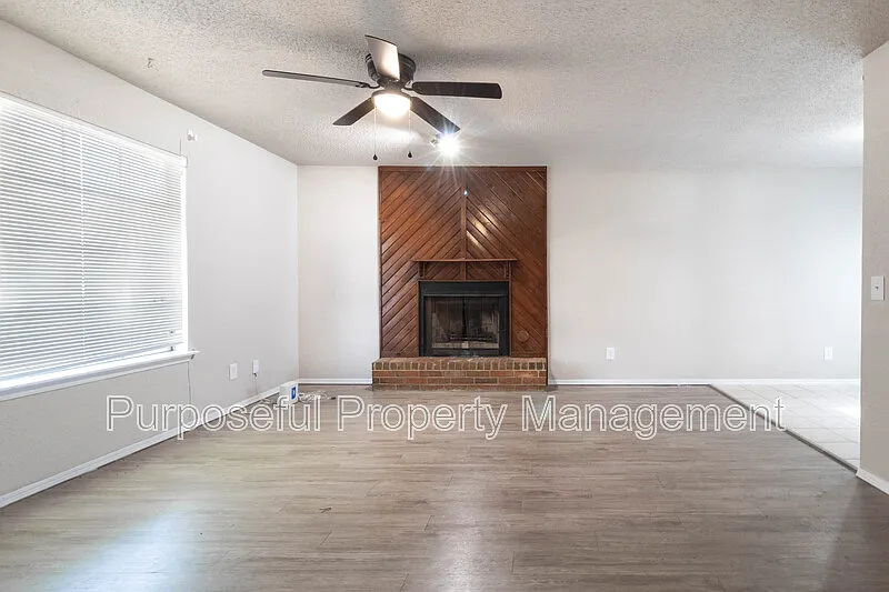 3 bed, 2.0 bath, 1162 sqft, $1,399 — Photo 3