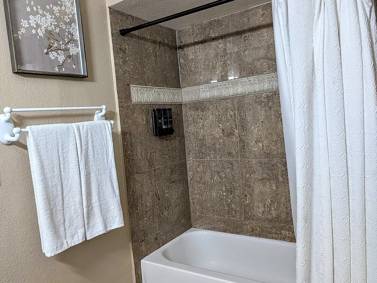 20440 Huntcliff Ln — Photo 33