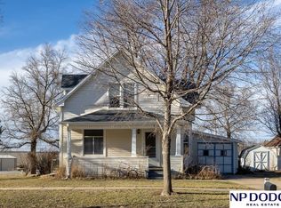 1042 Seward St, Seward, NE 68434