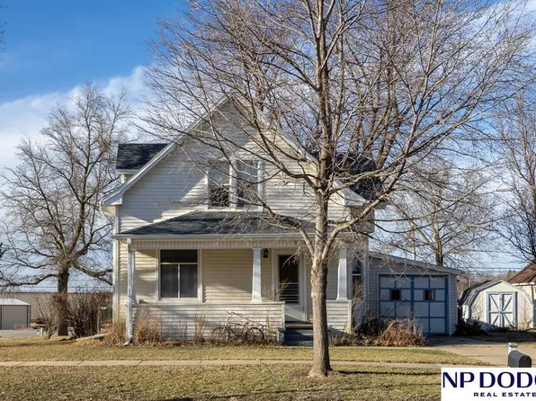 1042 Seward St, Seward, NE 68434