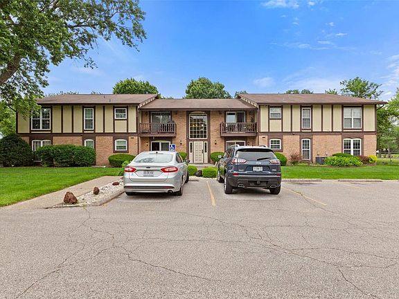 2nd image of 626 Rosetta Dr APT B