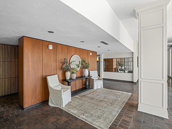 3rd image of 1630 Sheridan Rd Unit 5G