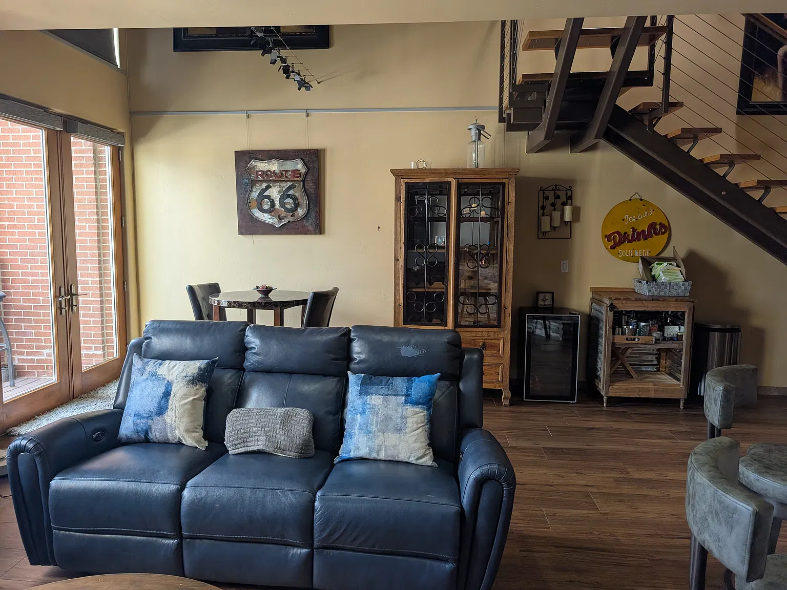 2 bed, 2.5 bath, 1600 sqft, $3,300 — Photo 3