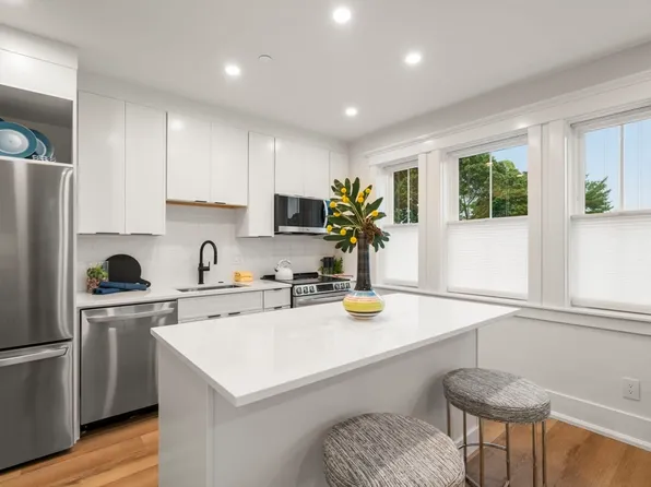 4459 Washington St #7, Roslindale, MA 02131