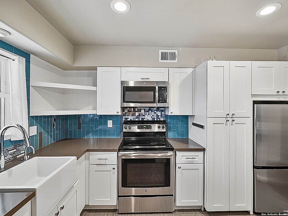 1st image of 102 Ruelle #208D