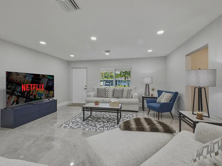 632 Las Palmas Park — Photo 11